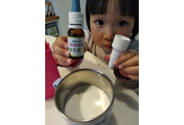 kiwilv一家三口生活紀錄 【貝比卡兒】寶緩益生菌滴液、 可混母乳或配方奶一起使用 嬰幼兒用品推薦
